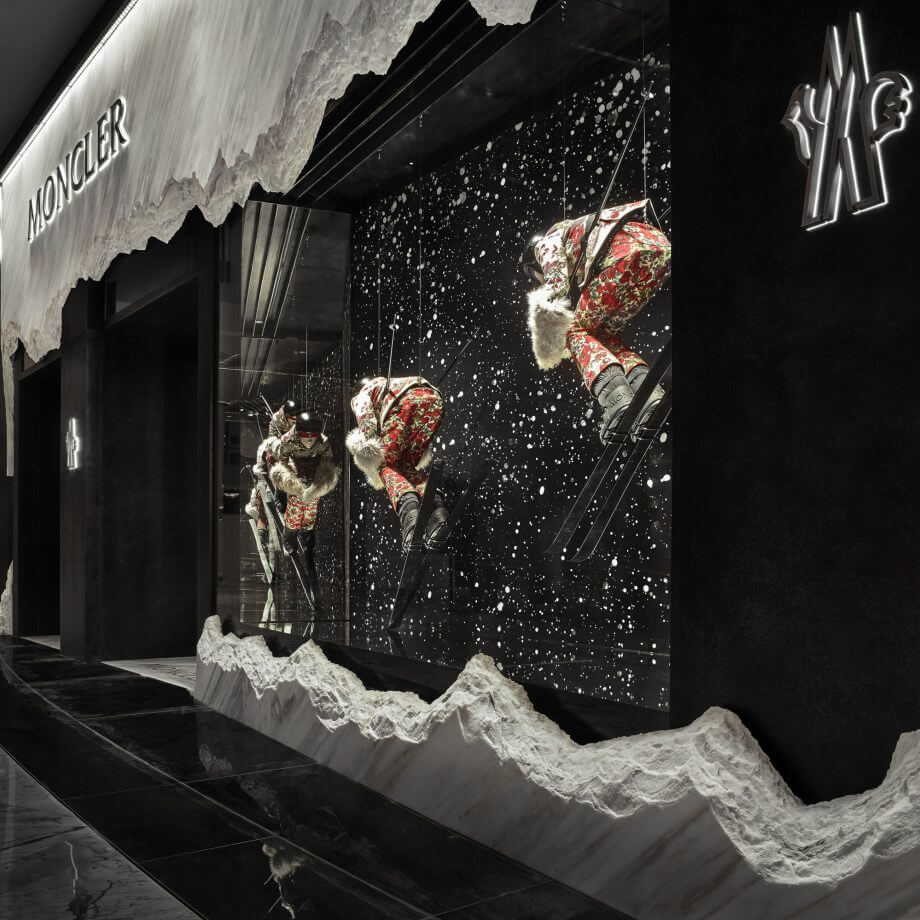 Escaparate campaña navideña, Moncler. Boutique ubicada en Dubai.
