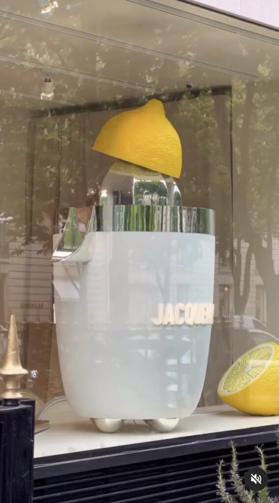 Escaparate de Jacquemus en París