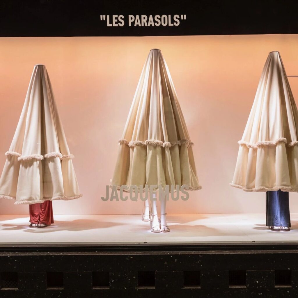 Escaparate de Jacquemus en Galeries Lafayette