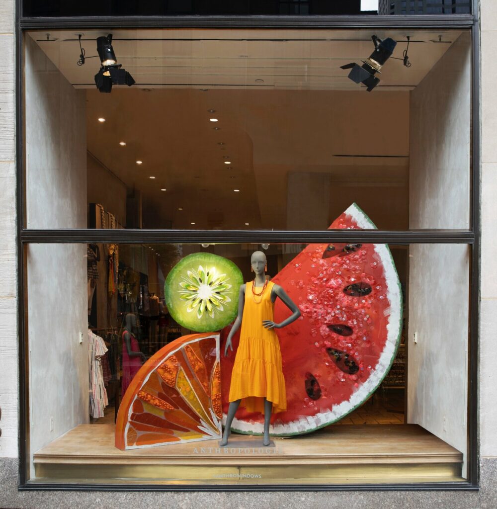 Escaparate de Anthropologie campaña de verano en Nueva York