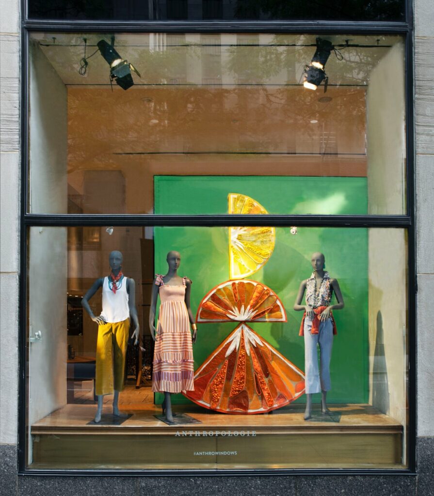 Escaparate de Anthropologie campaña de verano en Nueva York