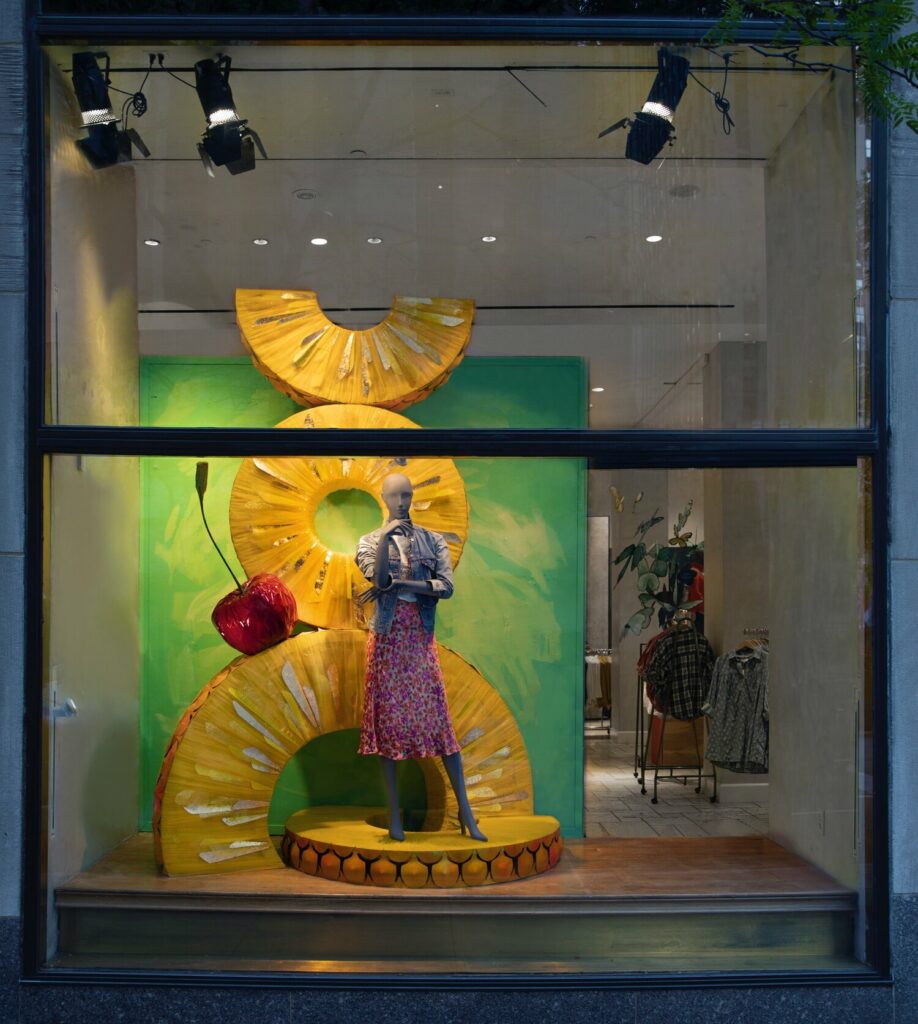 Escaparate de Anthropologie campaña de verano en Nueva York