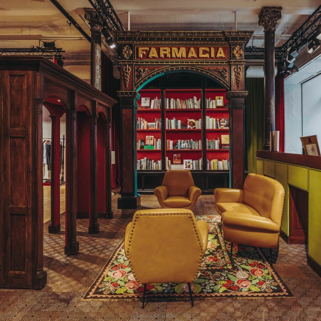 Gucci inaugura su renovada tienda de Wooster Street en Nueva York. Retail de lujo.
