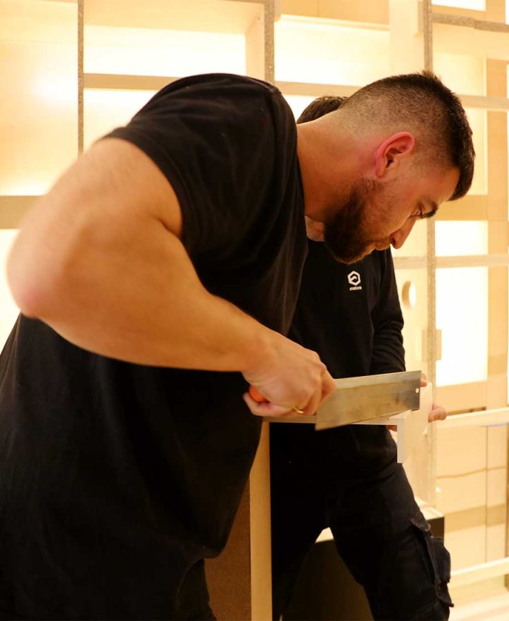 Instalación y producción de cartelería digital para una tienda Louis Vuitton