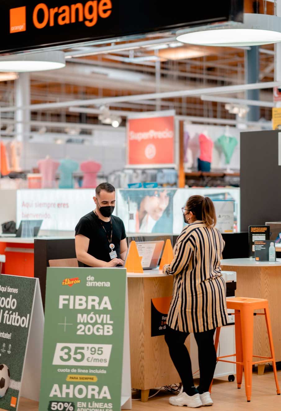 Importancia a la experiencia del cliente en la tienda Orange retail